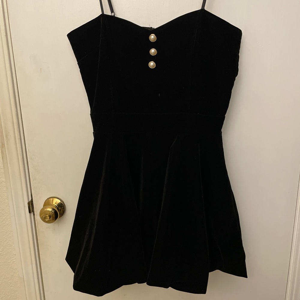 Elegant Black Velvet Bubble-skirt Dress with Pearl Buttons
